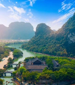 Immersion in landscapes and cultures of North Vietnam